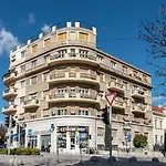 לינה וארוחת בוקר Metropole Luxury 4*