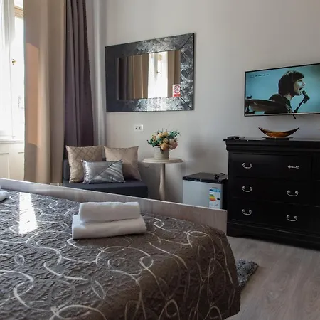 Metropole Luxury Couette-café