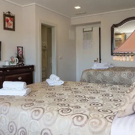 Metropole Luxury Bed and Breakfast 4*