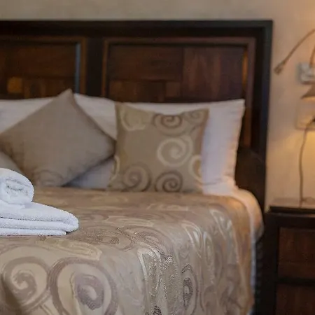 Metropole Luxury Bed and Breakfast 4*