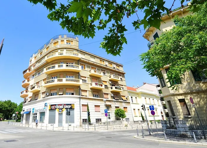 Metropole Luxury Couette-café Split