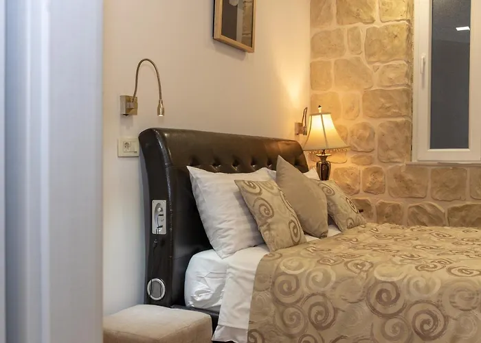 Metropole Luxury Couette-café 4*