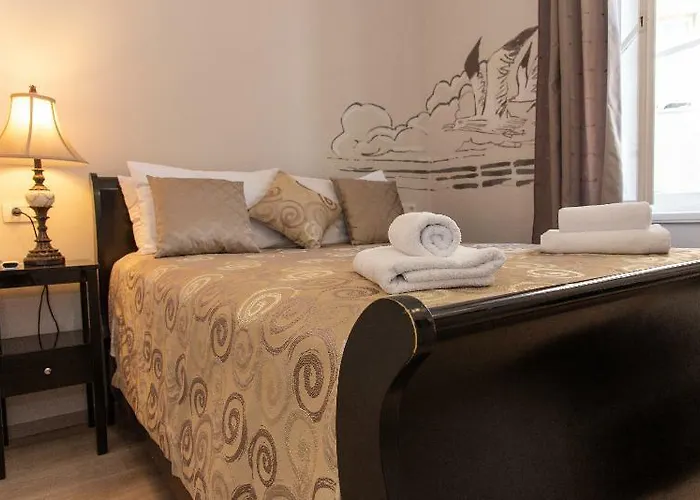 Metropole Luxury Couette-café Split