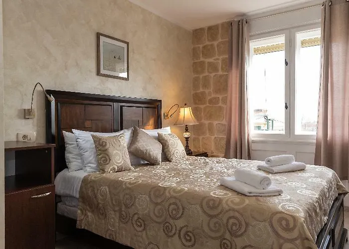 Metropole Luxury Couette-café 4*