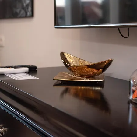 فندق مبيت وإفطار Metropole Luxury 4*