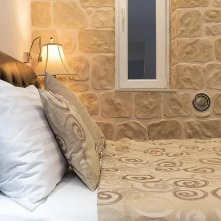 Metropole Luxury سبليت