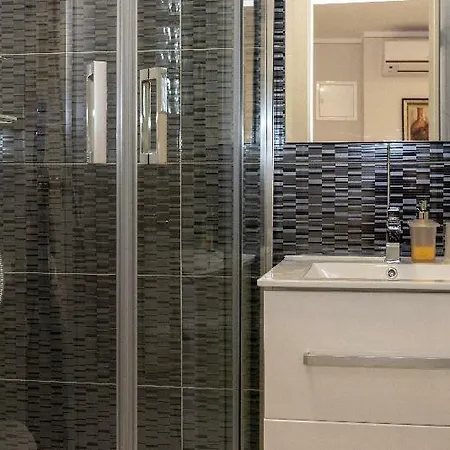 Metropole Luxury سبليت